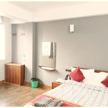 Darjeeling Hotel P I T S T O P Near Railway Station And Temple-3