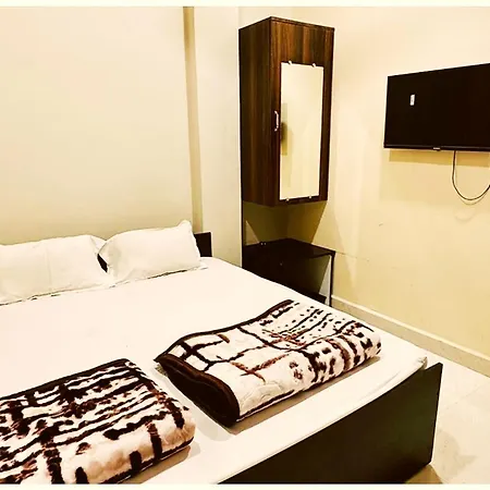 Ujjain Budget Hotel - R U D R A - S A G A R - Near Mahakal Temple - Railway Station - River - Free Parking And Wi- Fi - Power Backup - Hotel-At-Prime-Location Spacious-Room - Best Homestay In Ujjain-3
