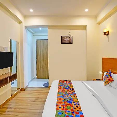Fabhotel The Viraaj - Gaur City Mall-3