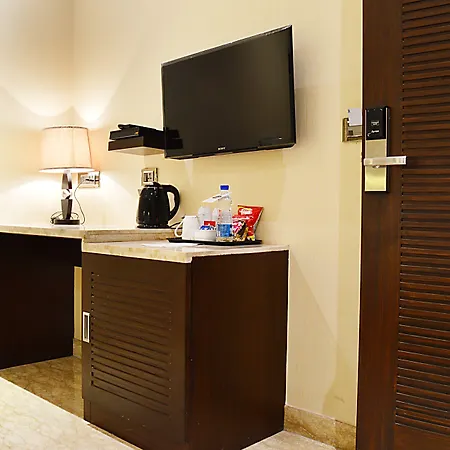 Hotel Emperor Palms-2