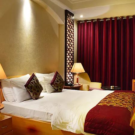 Hotel Emperor Palms-3