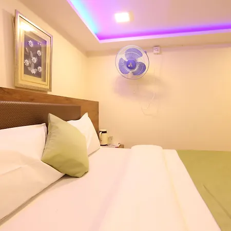 Hotel Happyland-3