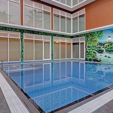 Treebo Golden Terminal Kochi Airport With Swimming Pool-3