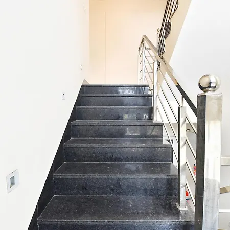 Fabhotel Golden Sapphire-3