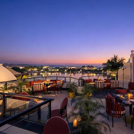Swaroop Vilas - Lake Facing Boutique Hotel-3