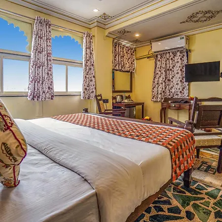 The Lake View Hotel- On Lake Pichola-3