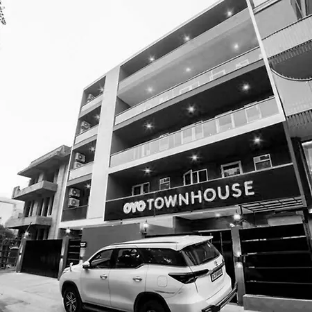 Townhouse 557 Near Golf Course Road-2