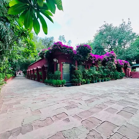 Hotel Sheela, 100M From Taj Mahal-2