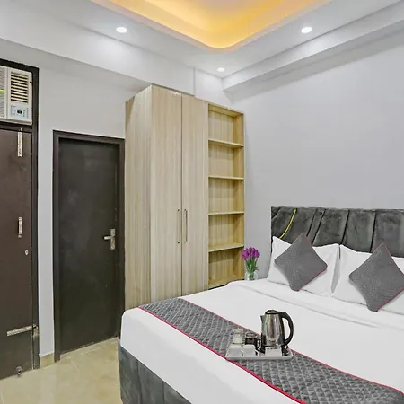 Townhouse Hotel The Rasa A Premium Park Near Onyx Mall Vasundhara-3
