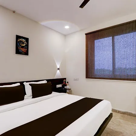 Townhouse Oak Bhooja Hotels-3