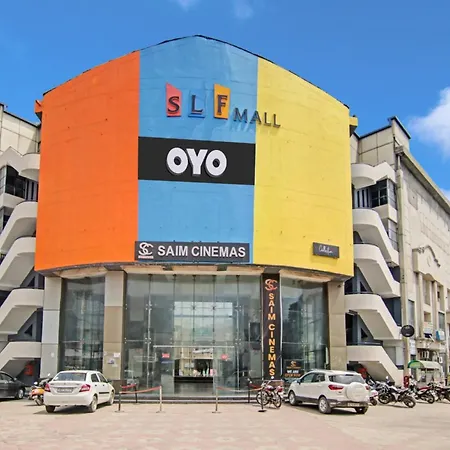 Collection O Slf Mall Sector 30-3