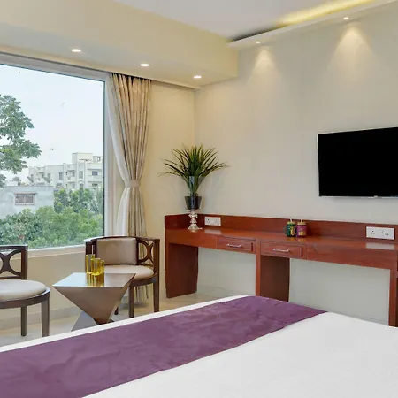 Treebo Premium The Crystal, Chinar Park-2