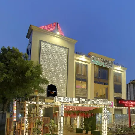 Townhouse Oak Hotel C Pearls-2