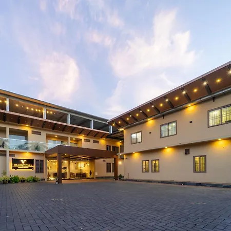 Treebo Grand Vistara Airport Suites, 500M From Cochin International Airport-3
