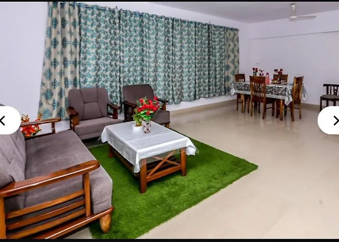 Aristo Serviced Apartment Near Kokilaben Dhirubai Ambani Hospital For Family Only