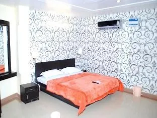 Hotel Tara Grand Agra