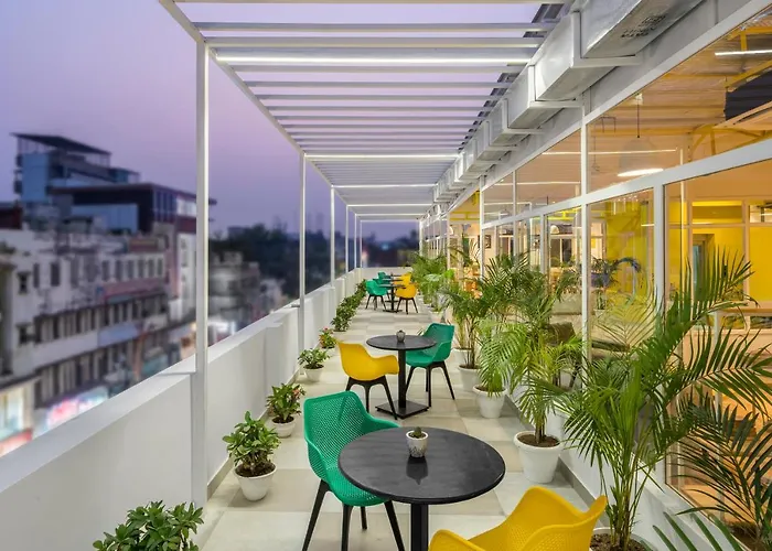 Bedzzz Varanasi By Leisure Hotels, 1 Km From Dashwasamedh Ghat