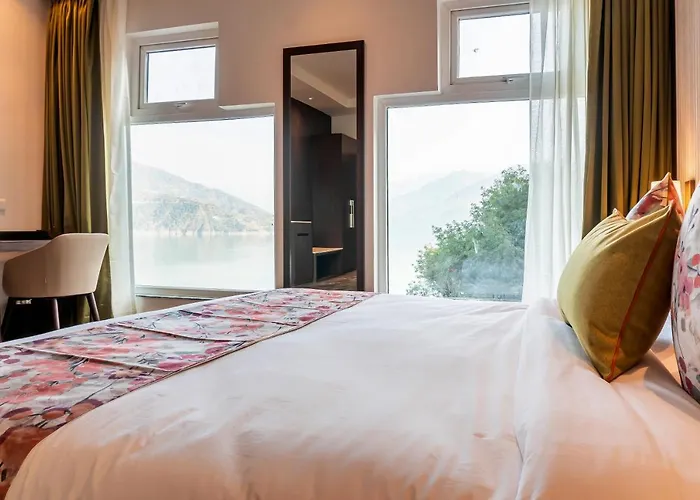 Hotel Le Roi Lake View Koti