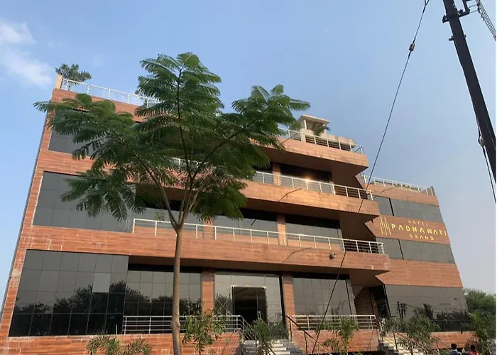 Hotel Padmawati Grand