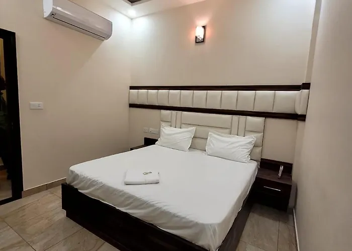 Hotel Crown Inn