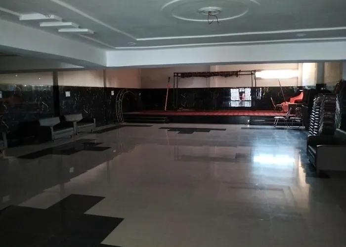 Mishra Palace By Wb Inn