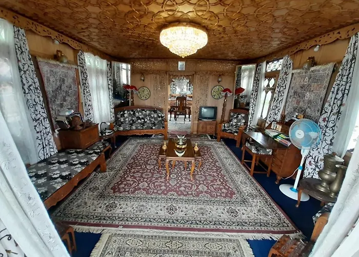 Palace Heights Houseboats