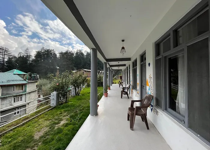 Young Monk Hostel & Cafe Old Manali
