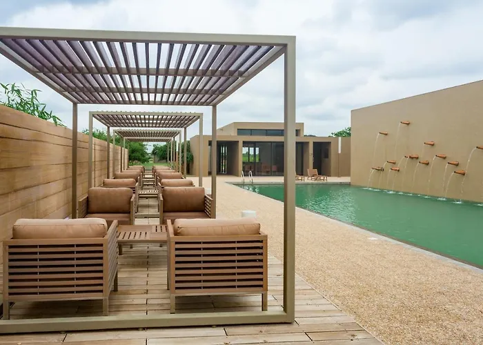 Life At Repose- Lake Villas Resort & Club