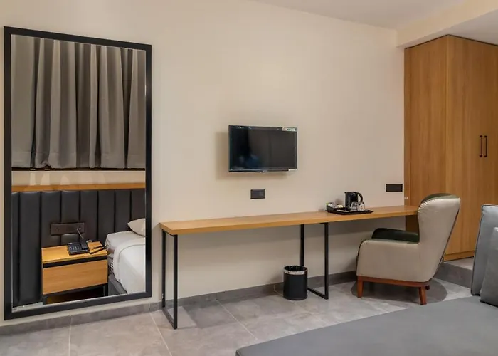 Hotel Padmawati Grand