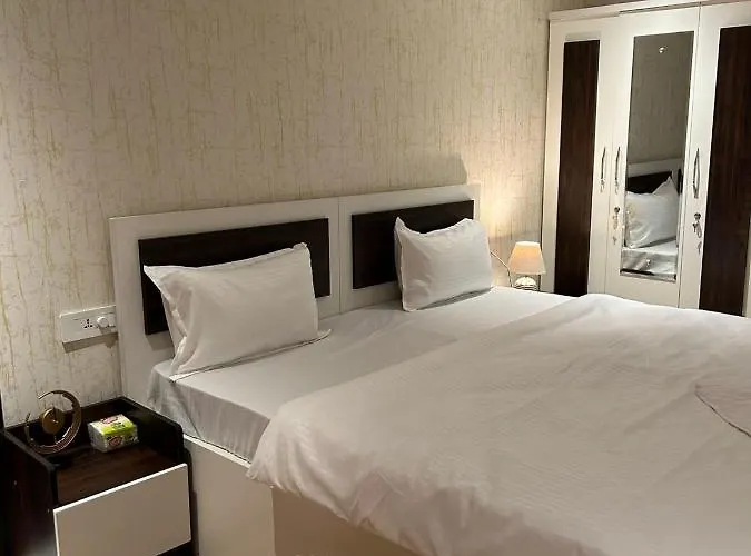 Luxurious And Spacious Private Room In Kharadi, Near Eon It Park