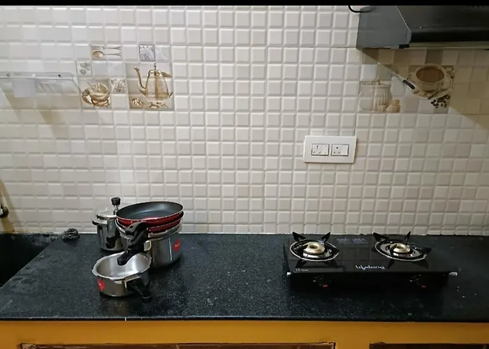 White House Service Apartment