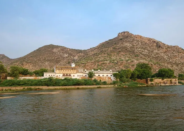 Rajmahal Palace By Kanota Hotels Near Bisalpur Dam