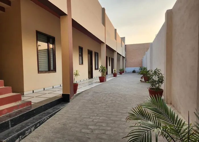 Hotel Panipat Town House