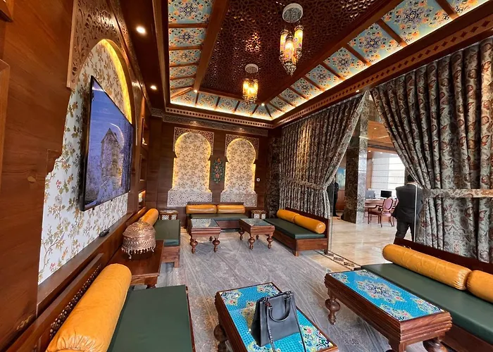 Welcomheritage Grand, Srinagar