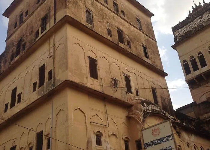 Narayan Niwas Castle