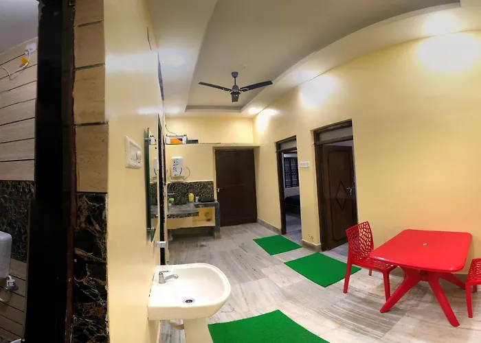 Bobby Premium Residency 350M From Jagannath Temple