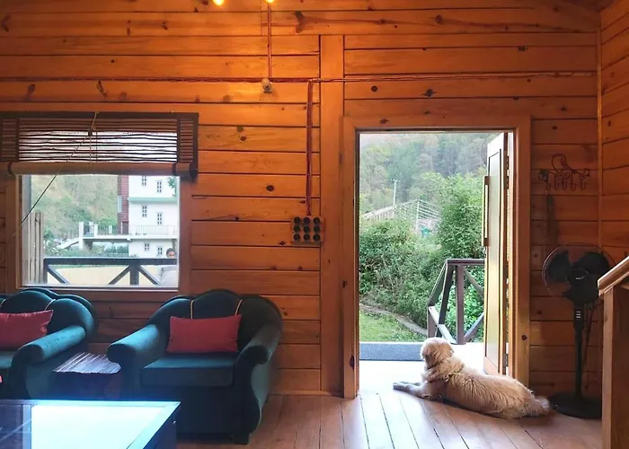 Whistling Thrush Chalet