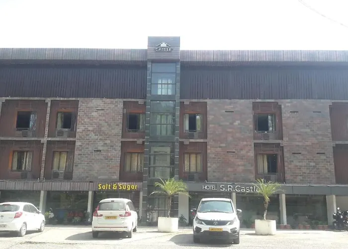 Hotel S R Castle