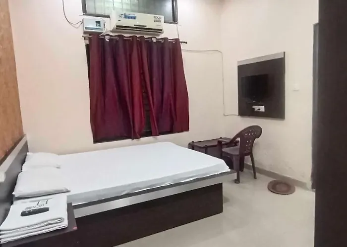 Oyo Flagship Shri Anasuya Datt Lodge