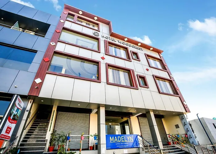 Hotel Woodcrest Zirakpur Chandigarh- Best Family Hotel - Luxurious Rooms - Unit Of Sidham Group