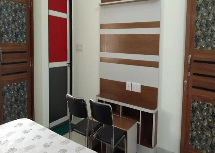 Hotel Holiday Home, Dausa