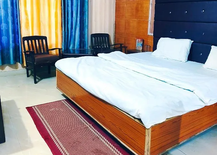 Hotel Holiday Dalhousie - Near Ghandhi Chowk Mall Road