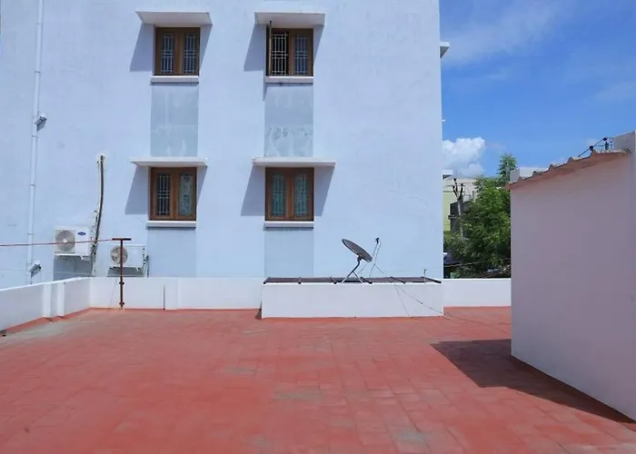 Heritage Room With 1 Bed/1 Bath In A Residential Neighborhood.