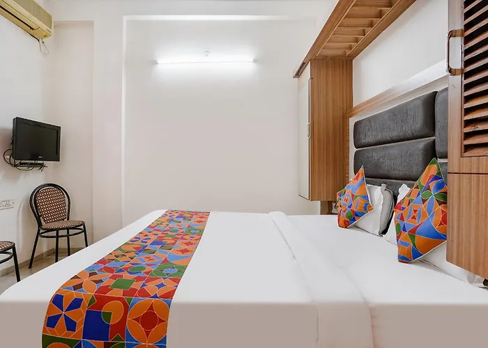 Fabexpress Shanti Inn - Nr Vijay Mamta Theatre, Nashik Road