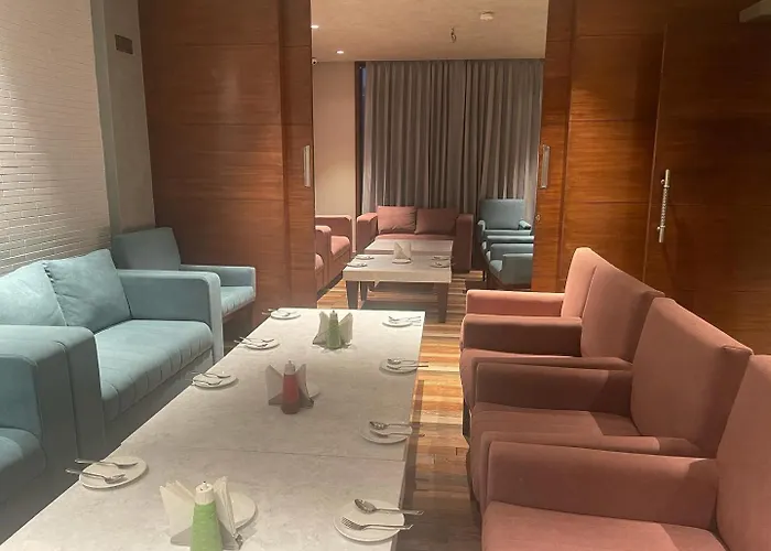 Green Hotel & Restaurant