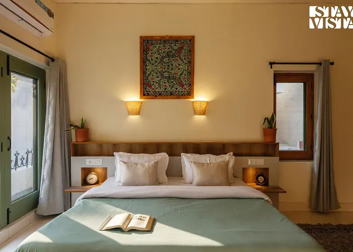 Stayvista'S Fiddle Leaf Home - Elegant Interiors, Spacious Lawn & Inviting Balcony