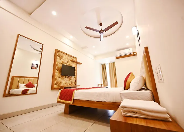 Hotel Rays Inn Boarding & Lodging