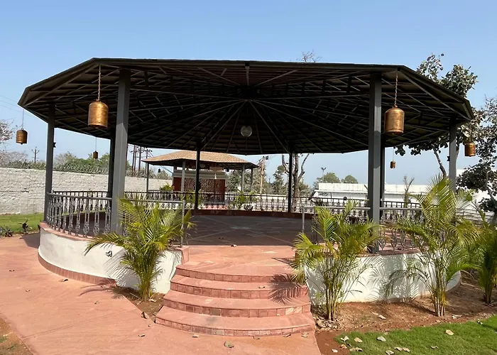 Narwar Lakefront Resort