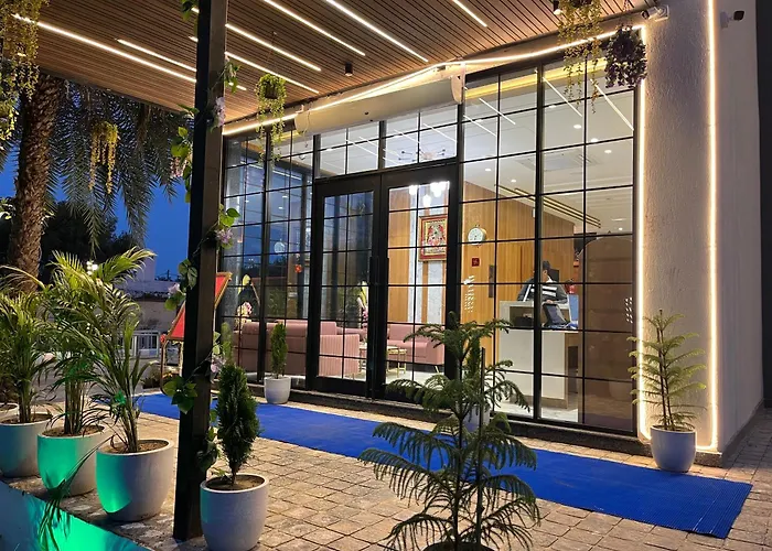 Hotel Three Seasons Vrindavan