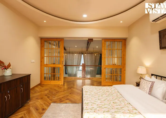 Stayvista'S Velvet Whisper - Urban Retreat With Contemporary Decor, Cozy Balcony & Lawn